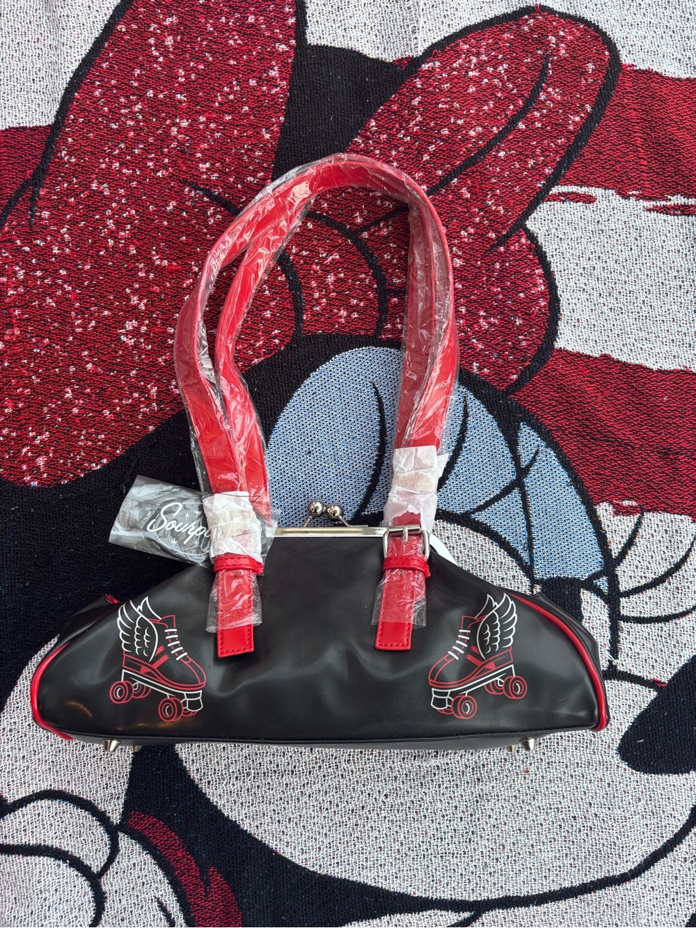 NWT SOURPUSS RED BLACK ROLLER SKATE GRAPHIC KISS LOCK BOWLER PURSE ROCKABILLY